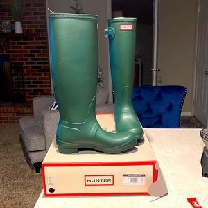 Women’s Hunter rain boots